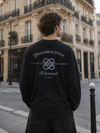 Granted in Style Long Sleeve zwart - model draagt de achterkant met Granted in Style L'Atelier Paris print