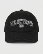 R3CEIVED Family First cap - Zwart - frontaal met logo