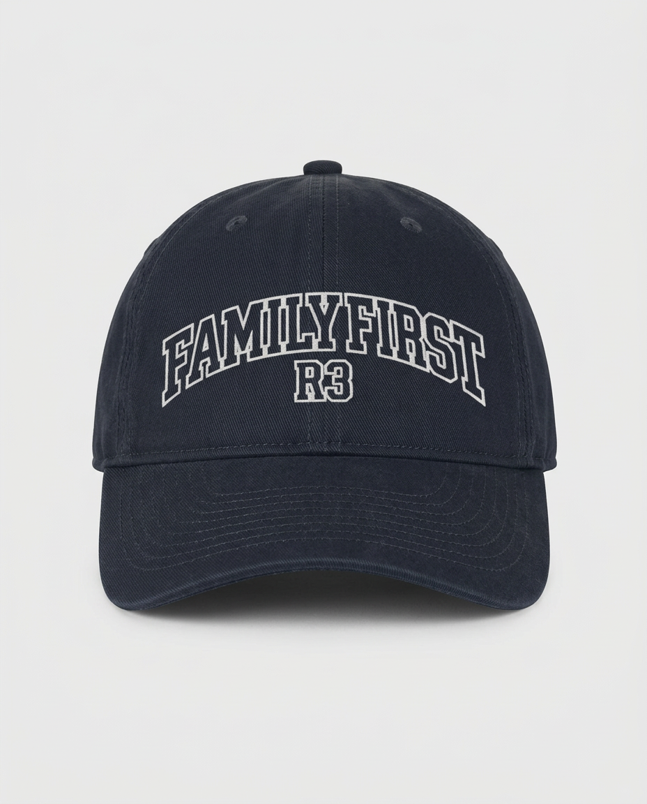 R3CEIVED Family First cap - Navy - frontaal met logo