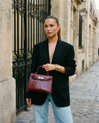 R3CEIVED Mademoiselle Paris handbag wine red - premium lifestyle foto smeedijzeren poort