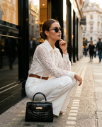 R3CEIVED Mademoiselle Paris handbag black - premium lifestyle foto zwarte etalage