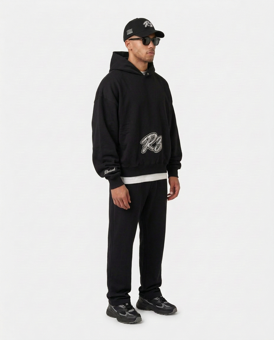 Full-body look with the black Hustler Mid R3 hoodie by R3CEIVED