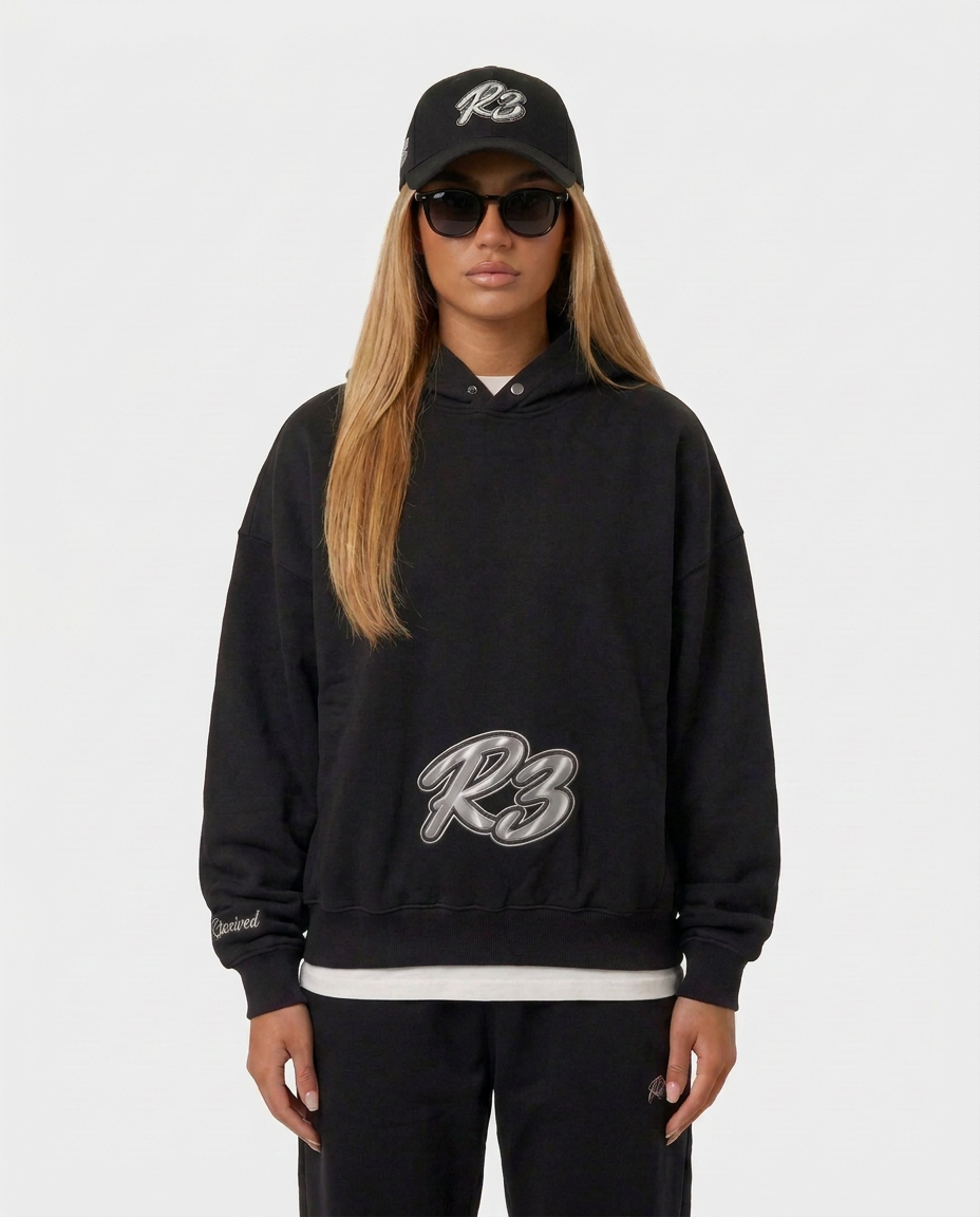Hustler Mid R3 Oversized Hoodie black - female model front view