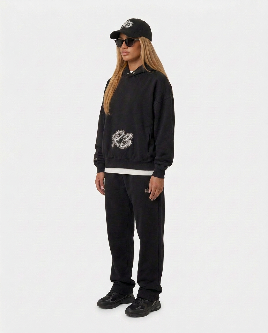 Hustler Mid R3 Oversized Hoodie black - female model angled view